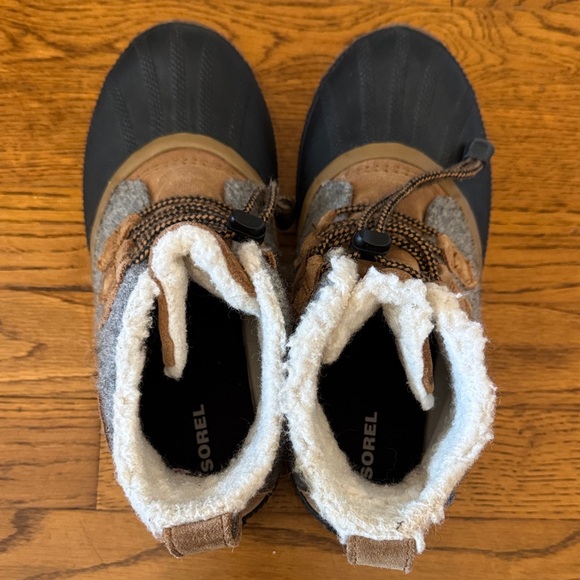 Sorel Out N About Boots - Picture 4 of 4